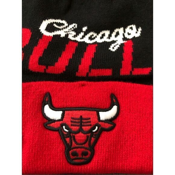 NBA Chicago Bulls Knit Pom Cuff Beanie One Size - Picture 2 of 5